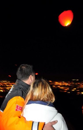 Van depreminde yaşamını yitirenler unutulmadı