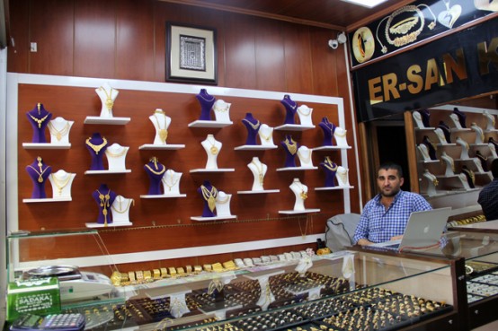 ER-SAN KUYUMCULUK CEYHAN ER: En güzel günler sizin olsun. Yüzünüzde hep gülücük hayatınız da yüzünüz kadar güzel olsun. Ramazan Bayramınız mutlu olsun.