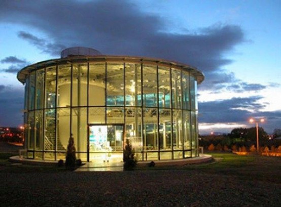 Türkiye’deki ilk web sitesi Orta Doğu Teknik Üniversitesi tarafından 1992 yılında oluşturulmuştur