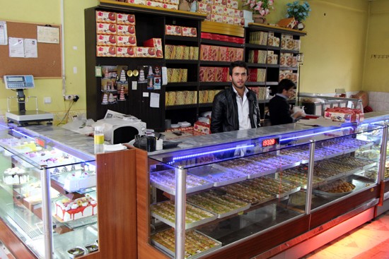 GÜVEN PASTAHANESİ ve OTOMOTİV : HARUN ÖZERUYSAL : Bin damla serilsin yüreğinize, bin mutluluk dolsun gönlünüze, bütün hayalleriniz gerçek olsun, dualarınız kabul olsun bu bayramda. Kurban Bayramınız mübarek olsun!