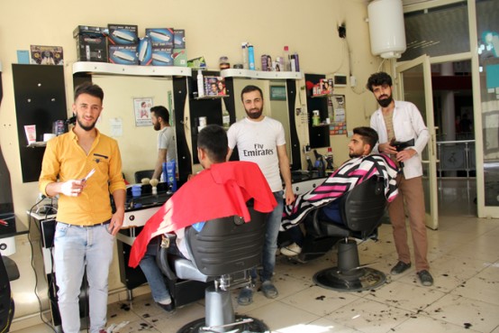 NAVŞAR ERKEK KUAFÖRÜ – DENİZ VERMEZ: Güzel Düşünceler Nefeslere Dolarsa Güzel Dualar Olur, Dua ise Yüce ALLAH'a Gider Nur Olur, Gökyüzünde Buluşan Dualarımızın Nurlanması ümidiyle Bayramınızı Kutlarım.