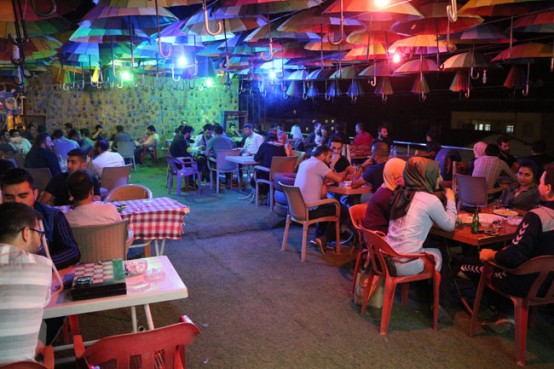 PİYA CAFE: Küskünlerin barıştığı, sevenlerin bir araya geldiği, rahmetle ve şefkatle dolu günlerin en değerlilerinden olan Ramazan Bayramınız Kutlu Olsun.