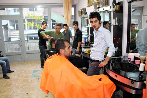 ÇARŞI ERKEK KUAFÖRÜ - İLYAS & İLHAN DEMİR : Kurban Bayramını sevdiklerinizle beraber sağlık ve huzur içinde geçirmenizi dileriz. Bayram tüm insanlığa hayırlı olsun!