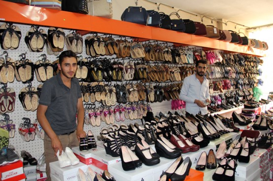 MERKEZ AYAKKABI DÜNYASI FAHRİ TURAY:  Adaletin terazisi, Varlığın Yaratıcısı, merhametin tek göstergesi Olan Yüce Yaratan ALLAH Hayırlı Dualarda Bulunan Müminlerinin Dualarını Kabul Eder, Bu hayırlı bayramda Dualarımız Yüce ALLAH a Mübarek Ramazan Bayramınız Hayırlara Vesile Olur inşallah.