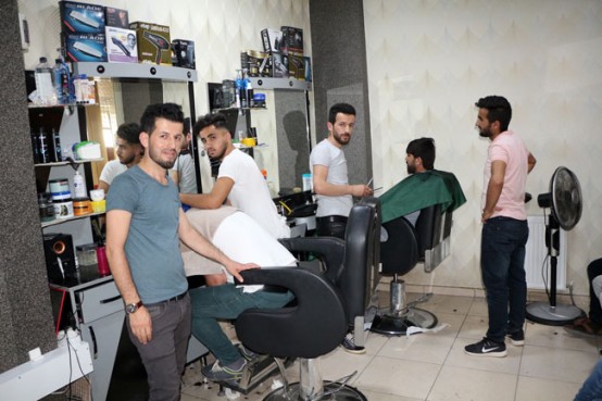 FENOMEN ERKEK KUAFÖRÜ NACİ BALTUK: Bugün sevinç günü, kederleri bir yana bırakıp mutlu olalım. Ramazan Bayramını doya doya yaşayalım. Hayırlı bayramlar!