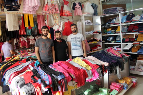 MİR BEBEK VE ÇOCUK GİYİMİ HAŞİM ERBAŞ: Bir avuç dua, bir kucak sevgi, sıcak bir mesaj kapatır mesafeleri, birleştirir gönülleri, bir sıcak gülümseme, bir ufak hediye daha da yaklaştırır bizi birbirimize. Kalbiniz nur, eviniz huzur dolsun. Ramazan Bayramınız bereketli olsun!