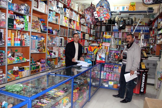 OKUR KIRTASİYE - LOKMAN GEYLAN : Dünyanın gelişmiş süper savunma sanayi silah stoklarının tüketildiği ve pazar bulduğu Ortadoğu müsliman ülkelerinin oyanmalarına vesile olması umuduyla, Ortadoğu müsliman halklarının bayramını kutluyor; daha güzel yarınlara vesile olması dileğiyle..