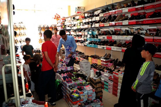 ALGÜL AYAKKABI DÜNYASI MEHDİ ALGÜL: Bir Ramazan Bayramı daha geldi. Bu bayramın öncelikle milletimize, İslam alemine ve de insanlığa hayırlar getirmesini Yüce Allah'tan diliyoruz.