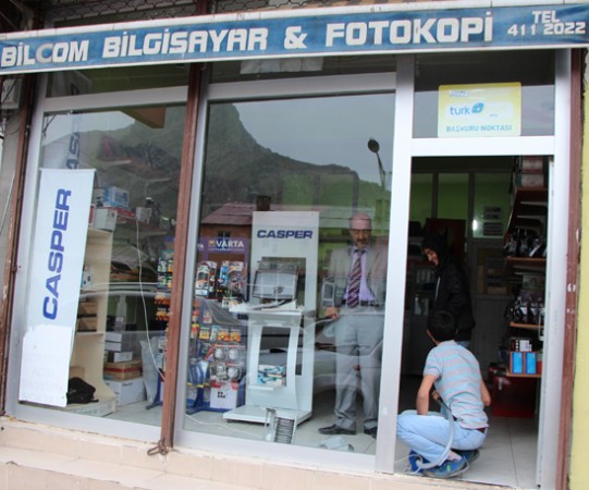 BİLCOM BİLGİSAYAR - FAHRİ GEYLAN : Hayat yaşamayı, vefa hatırlamayı, dostluk paylaşmayı özel günler ise hatırlanmayı bilenler için vardır. Bayramınız mübarek olsun.