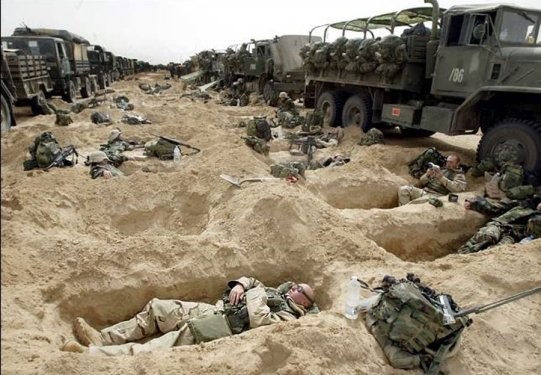 Smith, Irak Savaşı'nı 2003'ten bu yana Guardian gazetesi için belgeledi. Sergi daha önce yayımlanmamış fotoğrafları da içeriyor