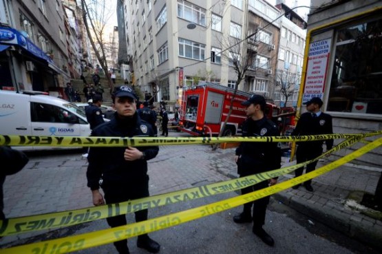 İstanbul Taksim Kazancı Yokuşu'nda patlama meydana geldi. Olay yerine 20 civarı ambulans sevkedildi.
