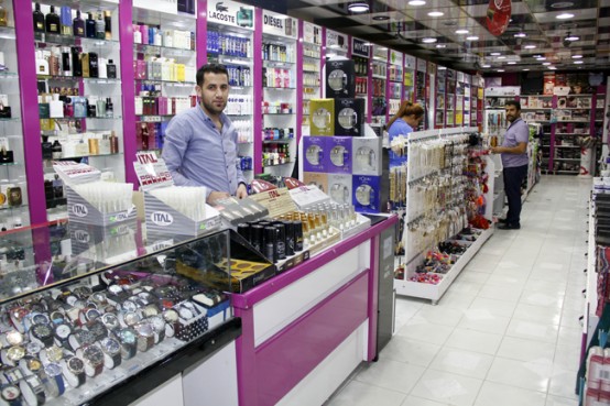 STAR KOZMETİK ARAM KAYRAN: Ya Rabbi sana açılan elleri, sana yönelen gönülleri, sana bükülen boyunları, sana yalvaran dilleri ne olur boş çevirme. Hayırlı Bayramlar.