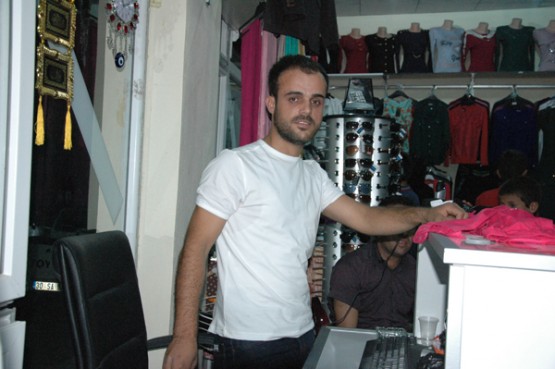 Bu Mubarek Bayramda Kalplerinizde Barış Gözlerinizde Umut Atrafınızda Sevgi olsun Ramazan Bayramınız Mübarek Olsun. Ender Giyim Mağazası Şahap AKGÜNDÜZ