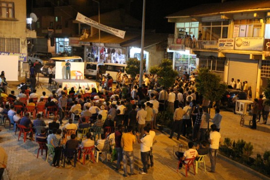 Şemdinli'de tiyatro şenliği! Foto: İlhan Demir