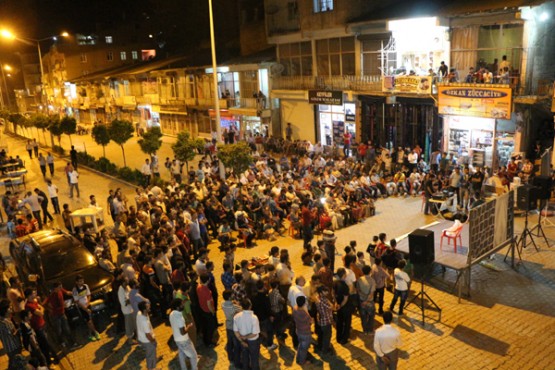 Şemdinli'de tiyatro şenliği! Foto: İlhan Demir