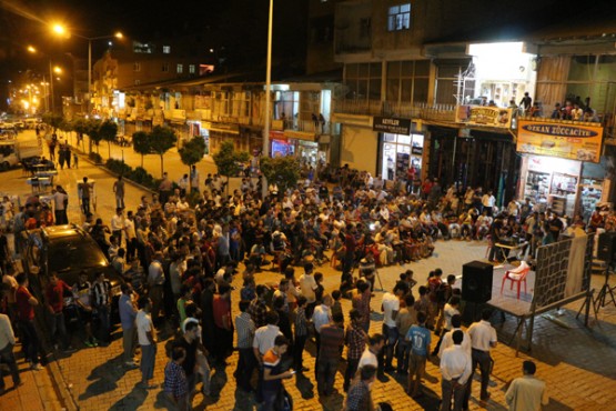 Şemdinli'de tiyatro şenliği! Foto: İlhan Demir