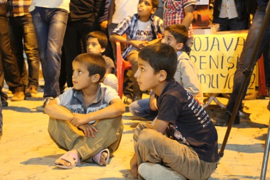Şemdinli'de tiyatro şenliği! Foto: İlhan Demir