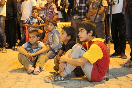 Şemdinli'de tiyatro şenliği! Foto: İlhan Demir