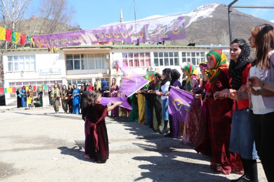 Şemdinli'de 'Kadınlar Günü' coşkuyla kutlandı: FOTO: Servan ÖZEL