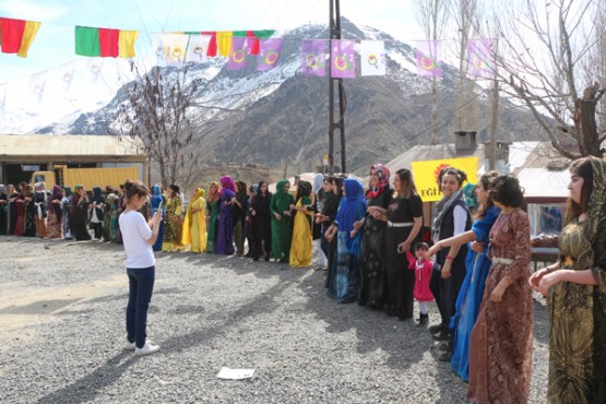 Şemdinli'de 'Kadınlar Günü' coşkuyla kutlandı: FOTO: Servan ÖZEL