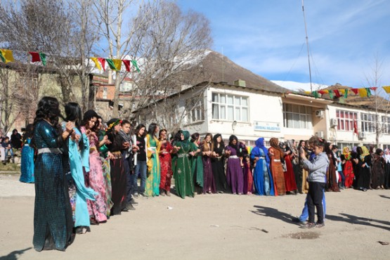 Şemdinli'de 'Kadınlar Günü' coşkuyla kutlandı: FOTO: Servan ÖZEL