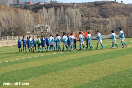 Hakkari Gücü Koceli Karşıyaka Kolejspor'u 2-1 yendi.