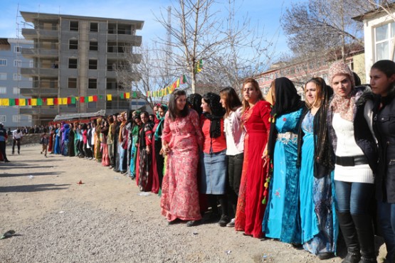 Şemdinli'de 'Kadınlar Günü' coşkuyla kutlandı: FOTO: Servan ÖZEL