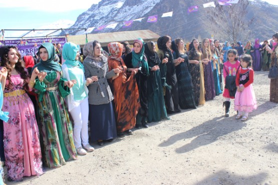 Şemdinli'de 'Kadınlar Günü' coşkuyla kutlandı: FOTO: Servan ÖZEL