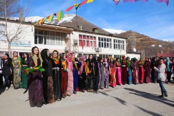 Şemdinli'de 'Kadınlar Günü' coşkuyla kutlandı: FOTO: Servan ÖZEL