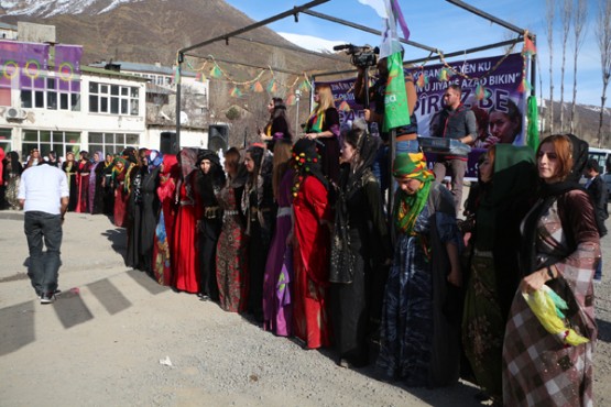 Şemdinli'de 'Kadınlar Günü' coşkuyla kutlandı: FOTO: Servan ÖZEL