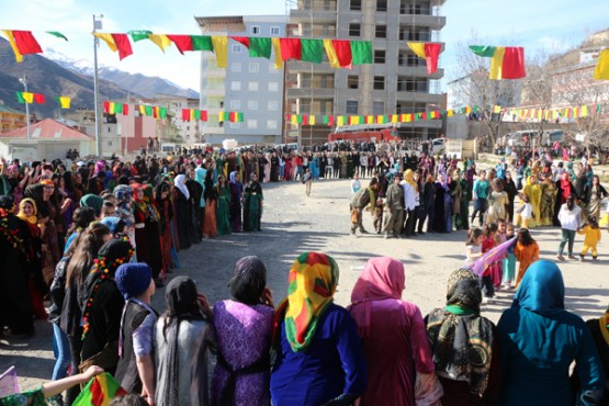 Şemdinli'de 'Kadınlar Günü' coşkuyla kutlandı: FOTO: Servan ÖZEL