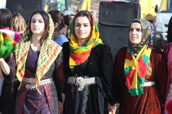 Şemdinli'de 'Kadınlar Günü' coşkuyla kutlandı: FOTO: Servan ÖZEL