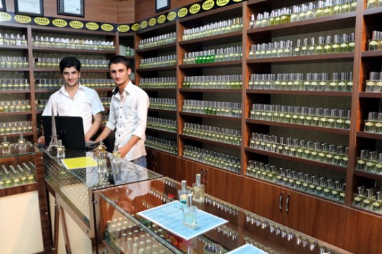 Küskünlerin barıştığı, sevenlerin biraraya geldiği, rahmetle ve şefkatle dolu günlerin en değerlilerinden olan Ramazan Bayramınız kutlu olsun. Nazmi EROĞUZ Eyfel Parfüme