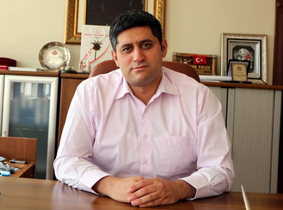 Herkesin huzur içinde ailesiyle, tüm sevdikleriyle, acı ve kederden uzak güzel bir bayram geçirmesini temenni ediyorum. Bu duygularla bütün vatandaşlarımızın Ramazan Bayaramı'nı kutluyorum. Şemdinli Kaymakamı Cengiz ERDEM