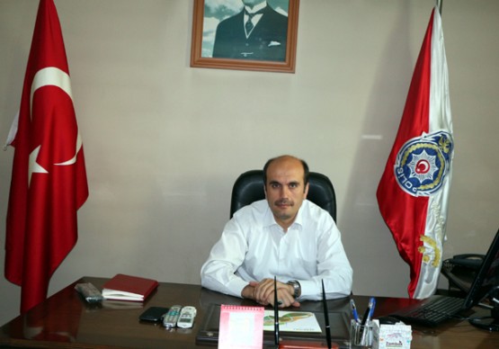 Tüm vatandaşlarımızın mübarek Ramazan Bayramı'nı en içten dileklerimle kutlar, aileleriyle birlikte mutlu, huzur ve sağlıklı günler dilerim. Erkan DEMİRCAN Şemdinli İlçe Emniyet Müdürü