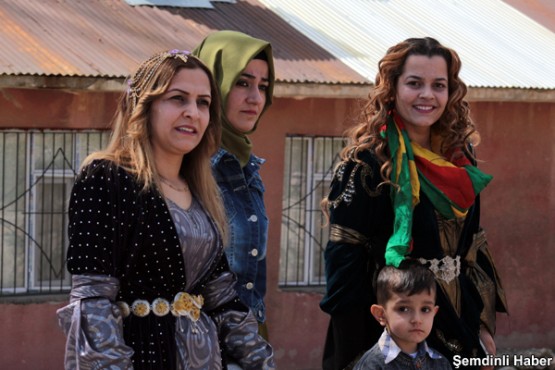 Şemdinli'de 'Kadınlar Günü' coşkuyla kutlandı: FOTO: Mesut KAZAK