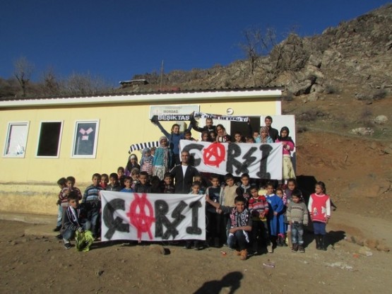 Beşiktaş Çarşı taraftar grubunun köy okulları yardım kampanyası kapsamında Şemdinli'ye yardım elini uzattı.