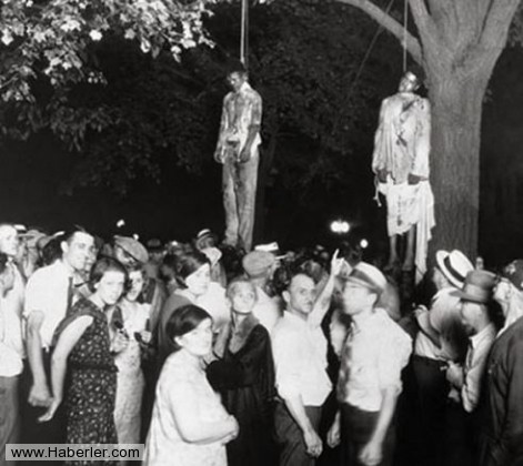 Bu ünlü fotoğraf, 1930 yılında beyaz bir kadına tecavüzle suçlanan iki siyahî gencin, 10 bin kişilik beyaz bir kalabalık tarafından linç edilişini gösteriyor.