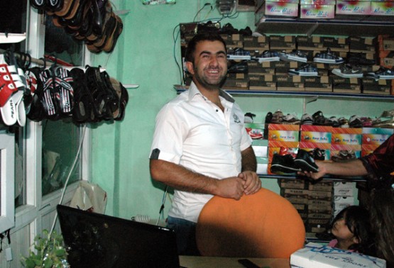 Damağınızı, ruhunuzu ve çevrenizi tadlandıran, mutlu, umutlu, bereketli bir bayram dileriz. Kaya Ayakkabı Dünyası. Zikri KAYA