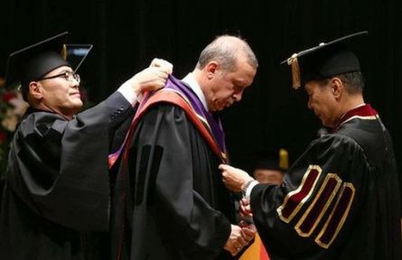 165 Öğretim Üyesi Erdoğan'a Fahri Hukuk Diploması Verilmesini Kınadı
