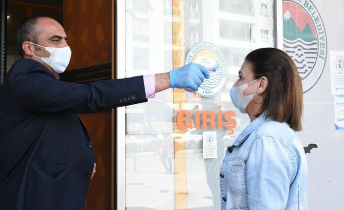 Prof. Dr. Mehmet Ceyhan: Girişlerde ateş kontrolü yapmak doğru değil