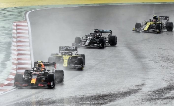 Formula 1'de İstanbul yarışını Hamilton kazandı, dünya şampiyonu oldu