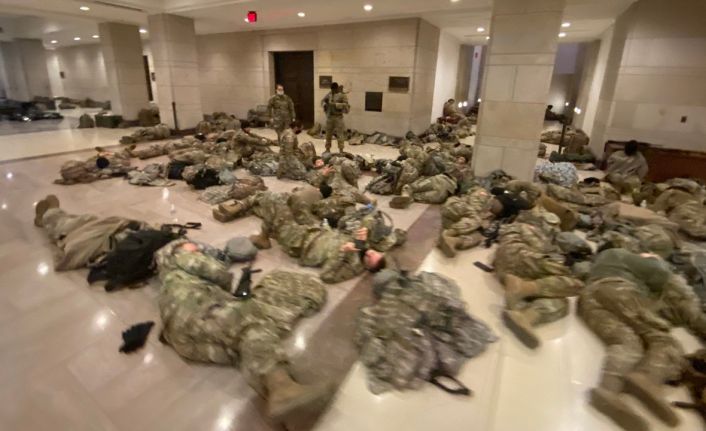 Askerler Kongre binasında Joe Biden'ın yemin törenini bekliyor