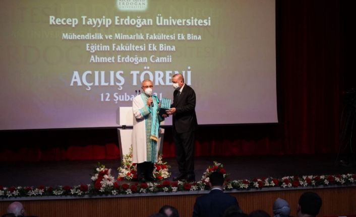 Erdoğan: Recep Tayyip Erdoğan Üniversitesi'nde 100 profesör var