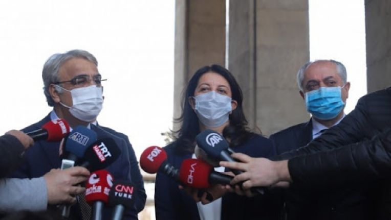 HDP'de eş genel başkanlar dahil herkese Kürtçe eğitim