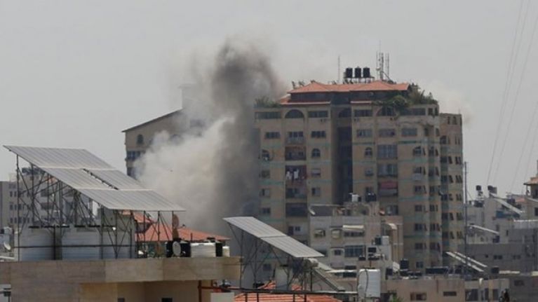 İsrail'in Gazze'ye saldırısında aynı aileden 10 kişi öldü