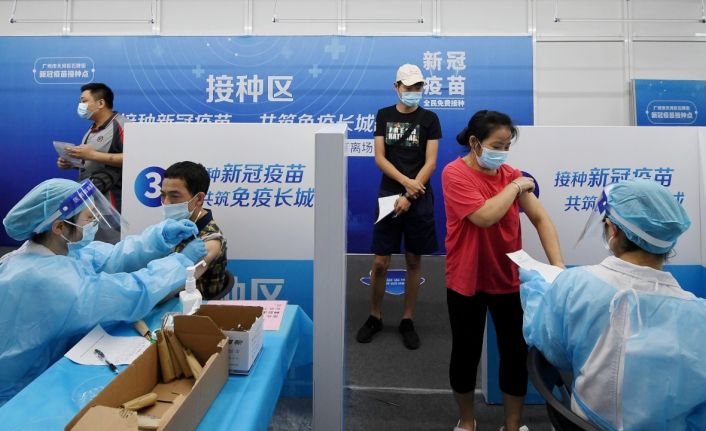 Çin'de aşı olmayanlar hastanelere ve okullara giremeyecek