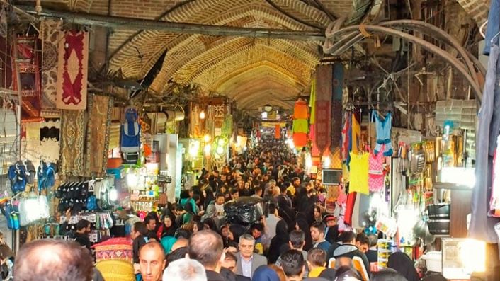 İran'da bir günde 684 kişi Covid'den öldü