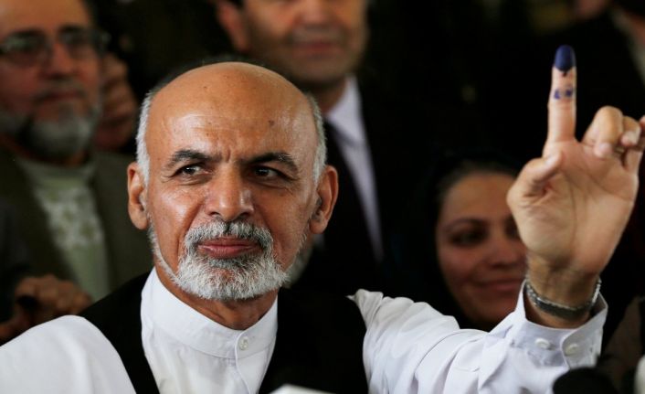 Rusya: Eşref Gani'nin yanına aldığı para helikoptere sığmadı, pistte banknotlar bırakarak kaçtı