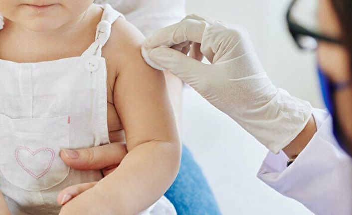 İzmir'de bebeklerine Covid-19 aşısı yapıldığını öne süren aileden suç duyurusu